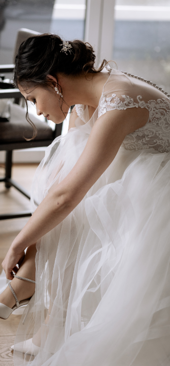 wunderschöne Braut beim Getting Ready