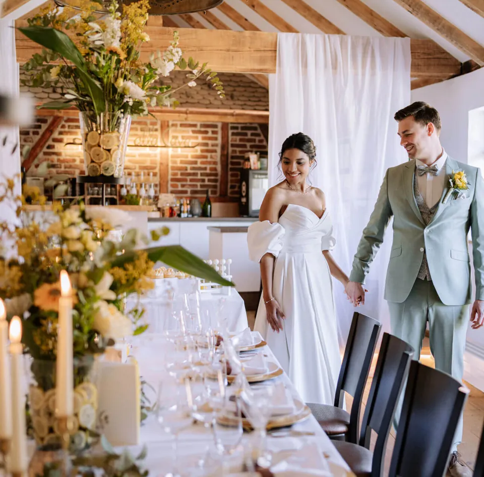 Brautpaar an Dinnertisch