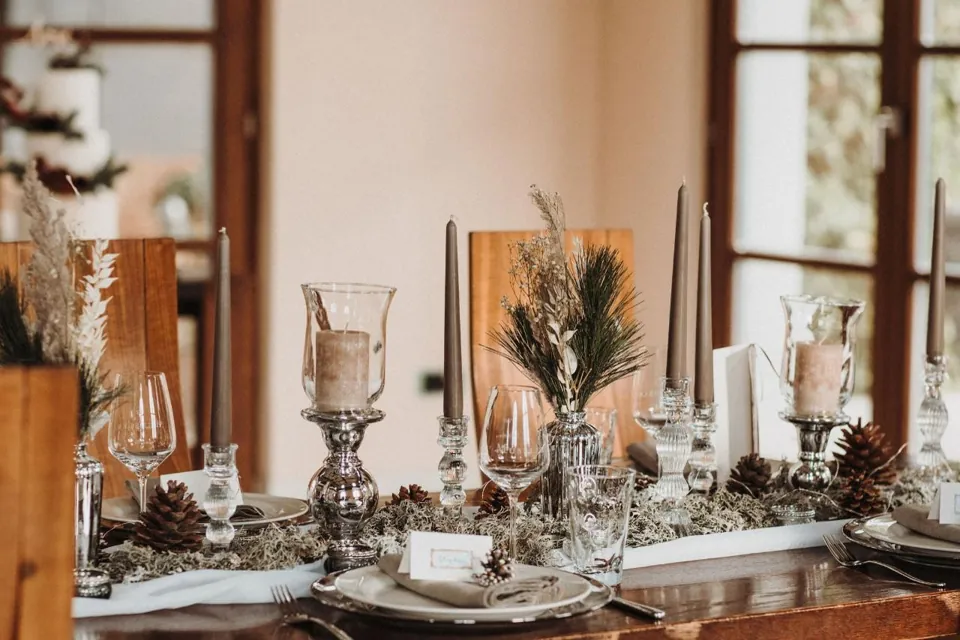Tischdekoration für eine Winterhochzeit